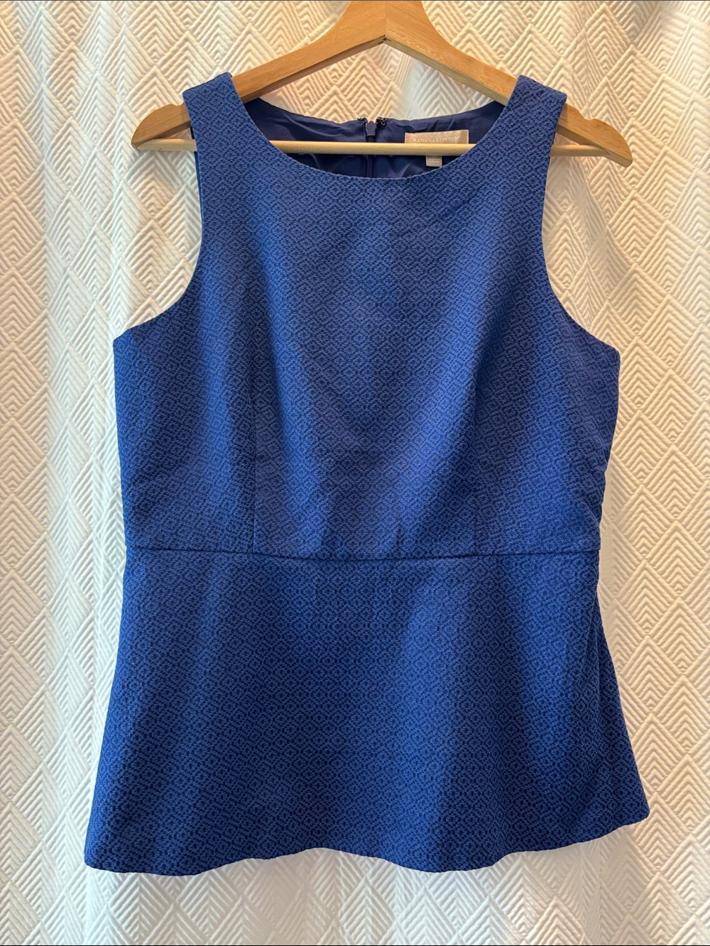 BANANA REPUBLIC Blue Textured Peplum Shell Top size 10
